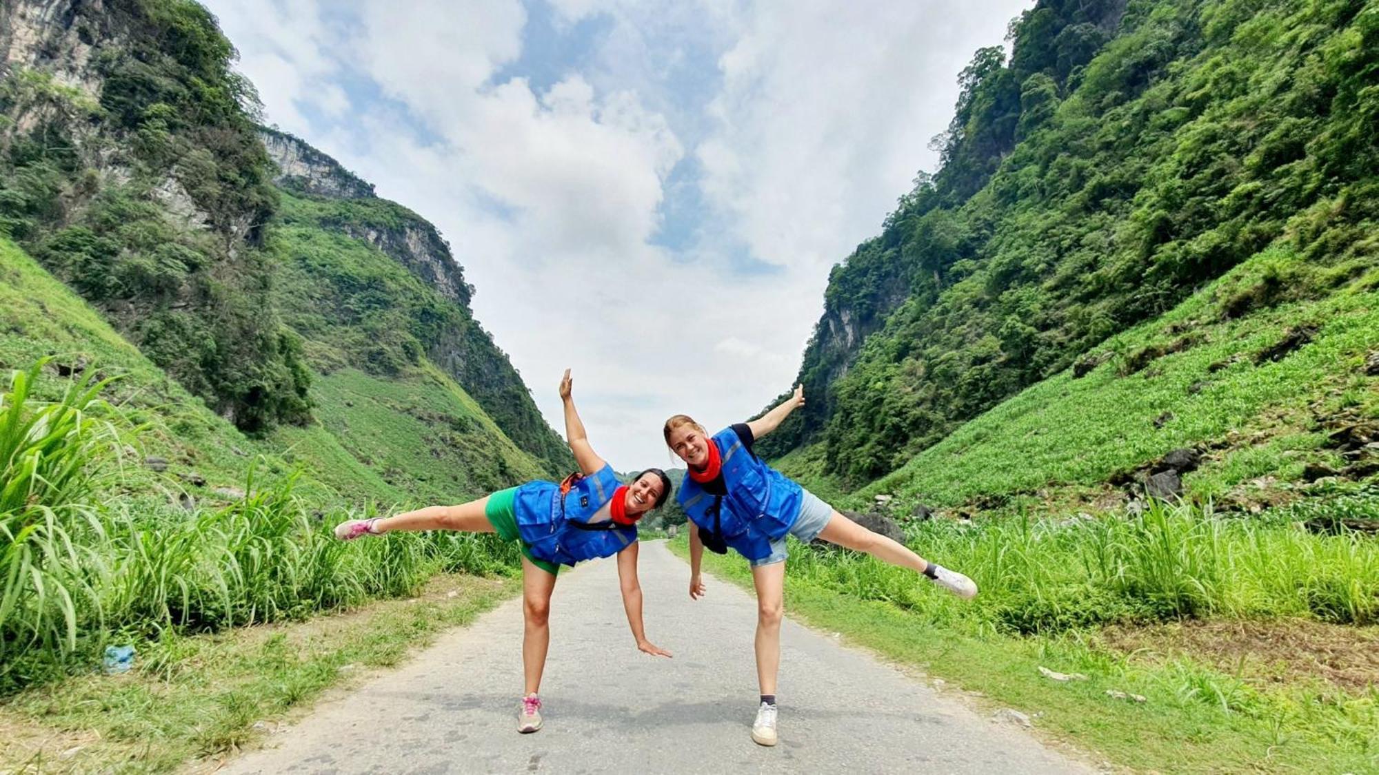 Yolo Ha Giang Adventures, Motorbike And Loop Tours Hotell Eksteriør bilde
