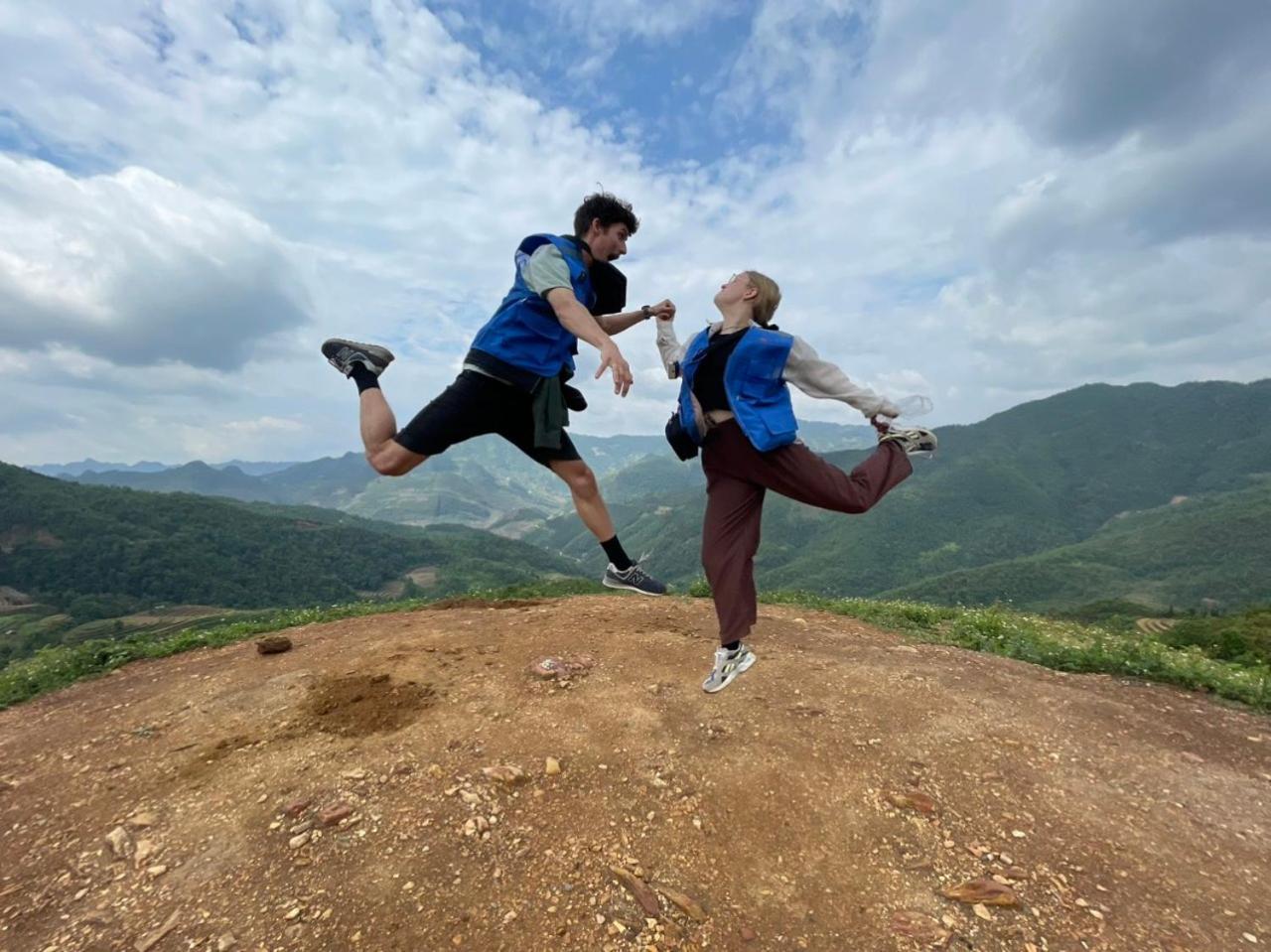 Yolo Ha Giang Adventures, Motorbike And Loop Tours Hotell Eksteriør bilde