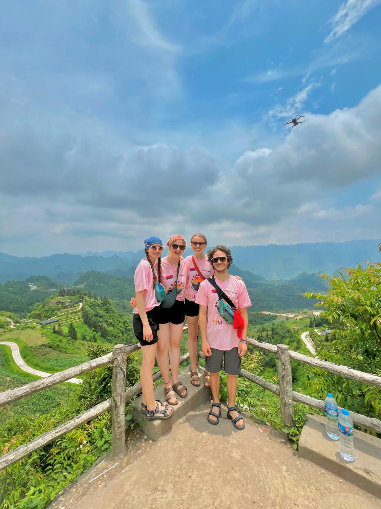 Yolo Ha Giang Adventures, Motorbike And Loop Tours Hotell Eksteriør bilde