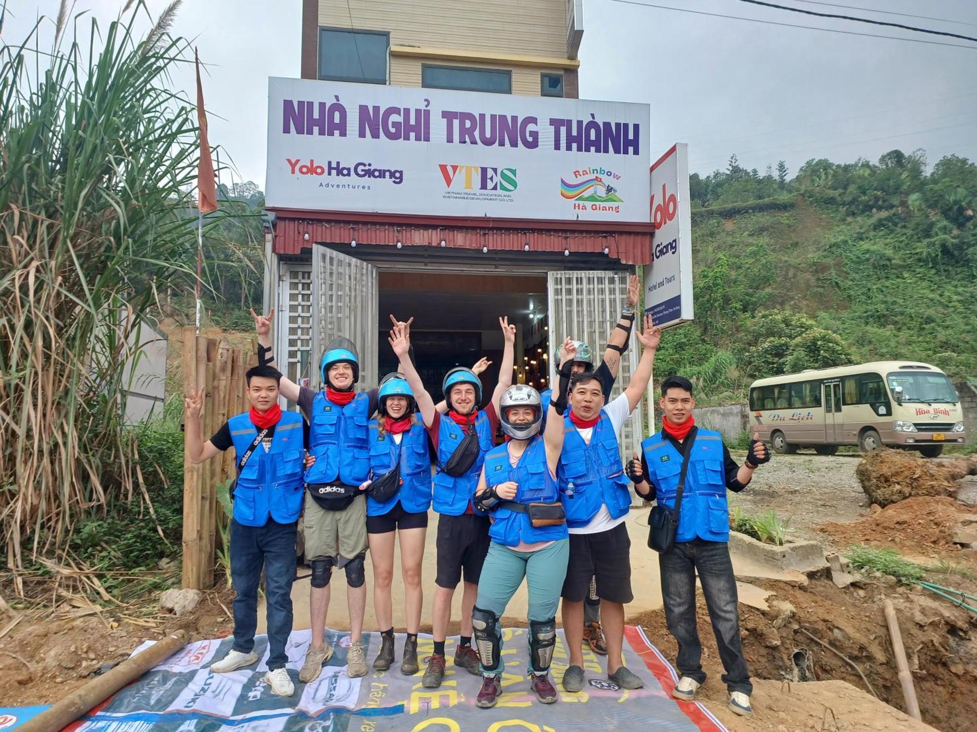 Yolo Ha Giang Adventures, Motorbike And Loop Tours Hotell Eksteriør bilde