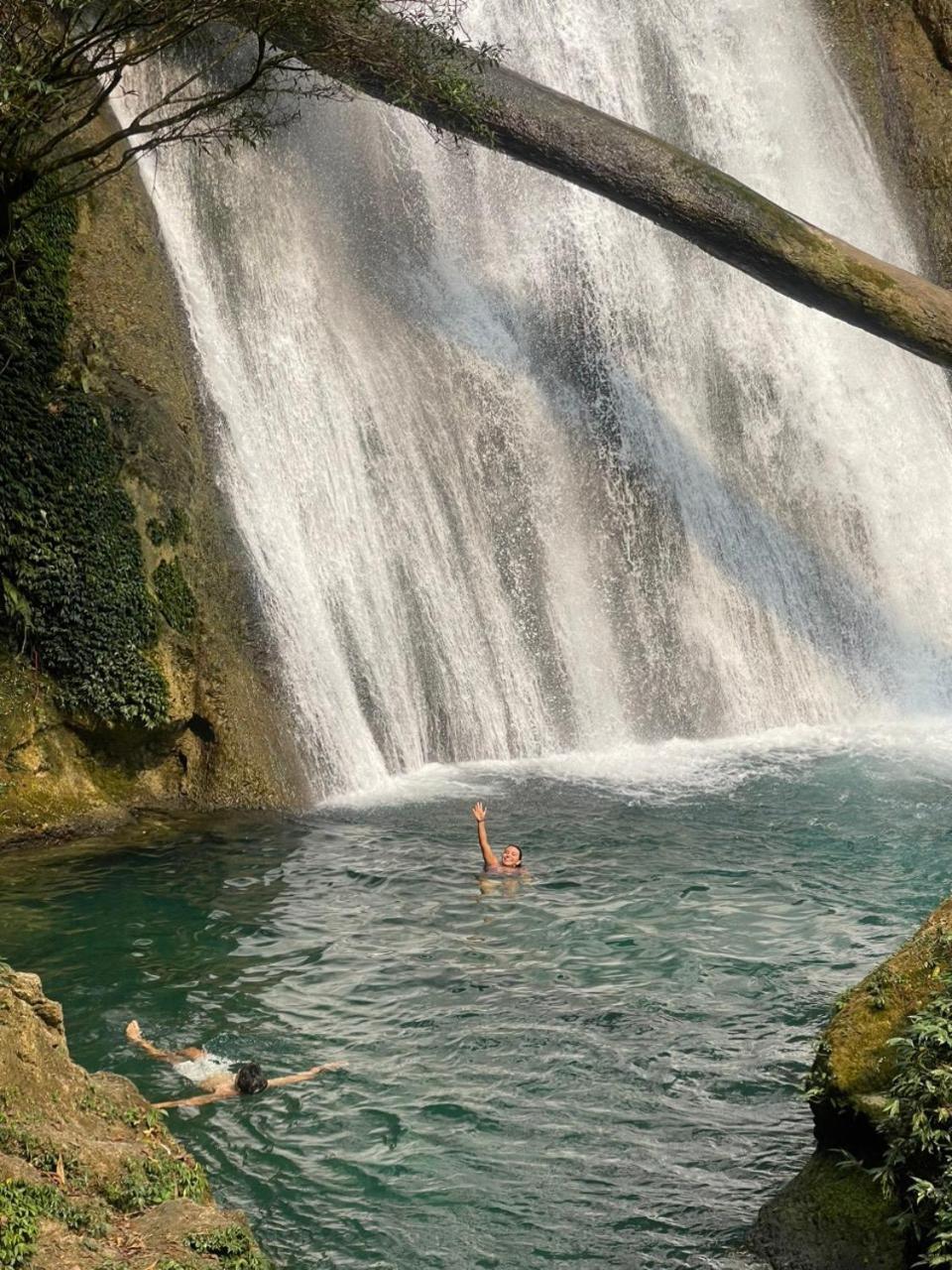 Yolo Ha Giang Adventures, Motorbike And Loop Tours Hotell Eksteriør bilde