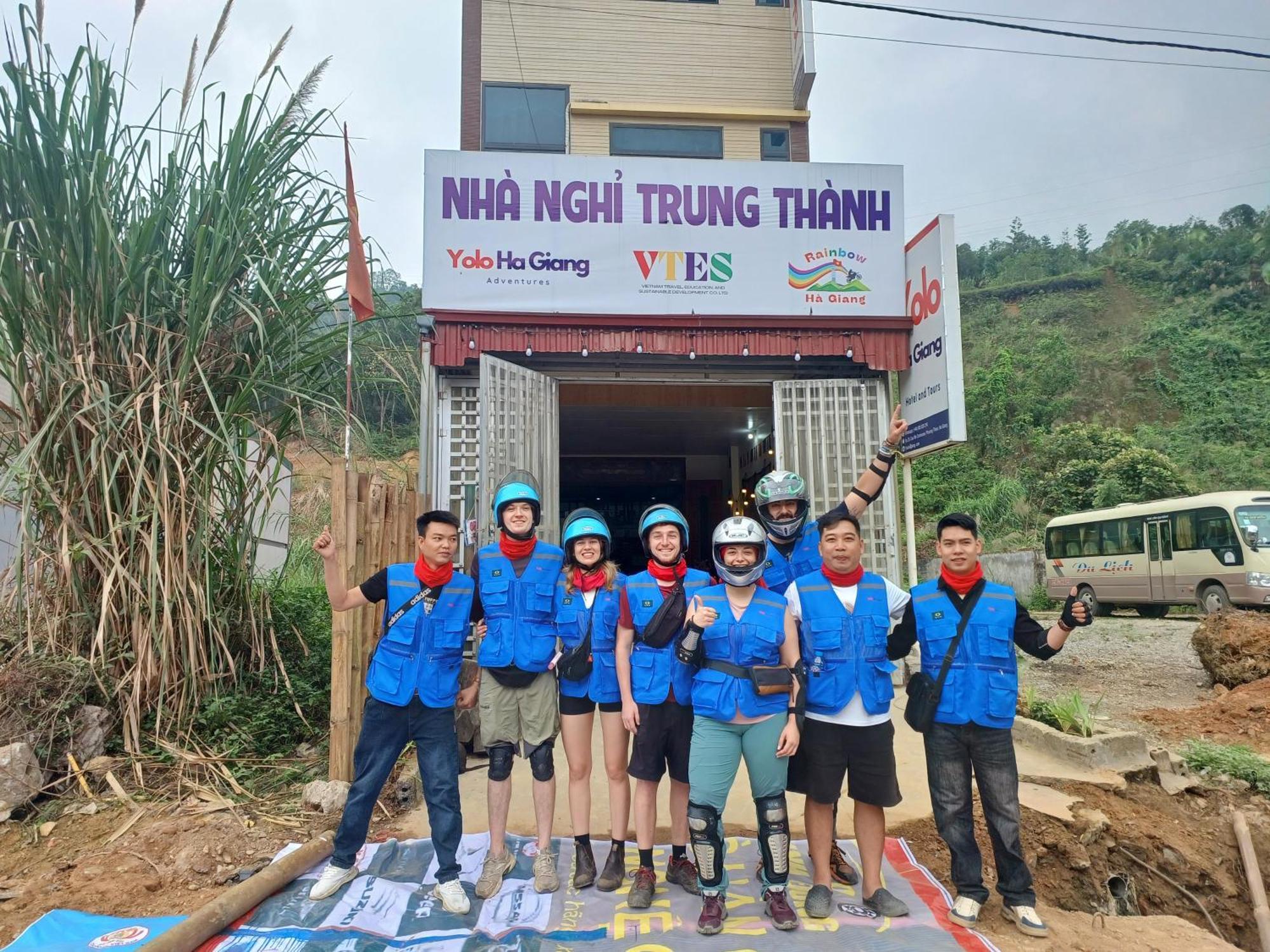 Yolo Ha Giang Adventures, Motorbike And Loop Tours Hotell Eksteriør bilde