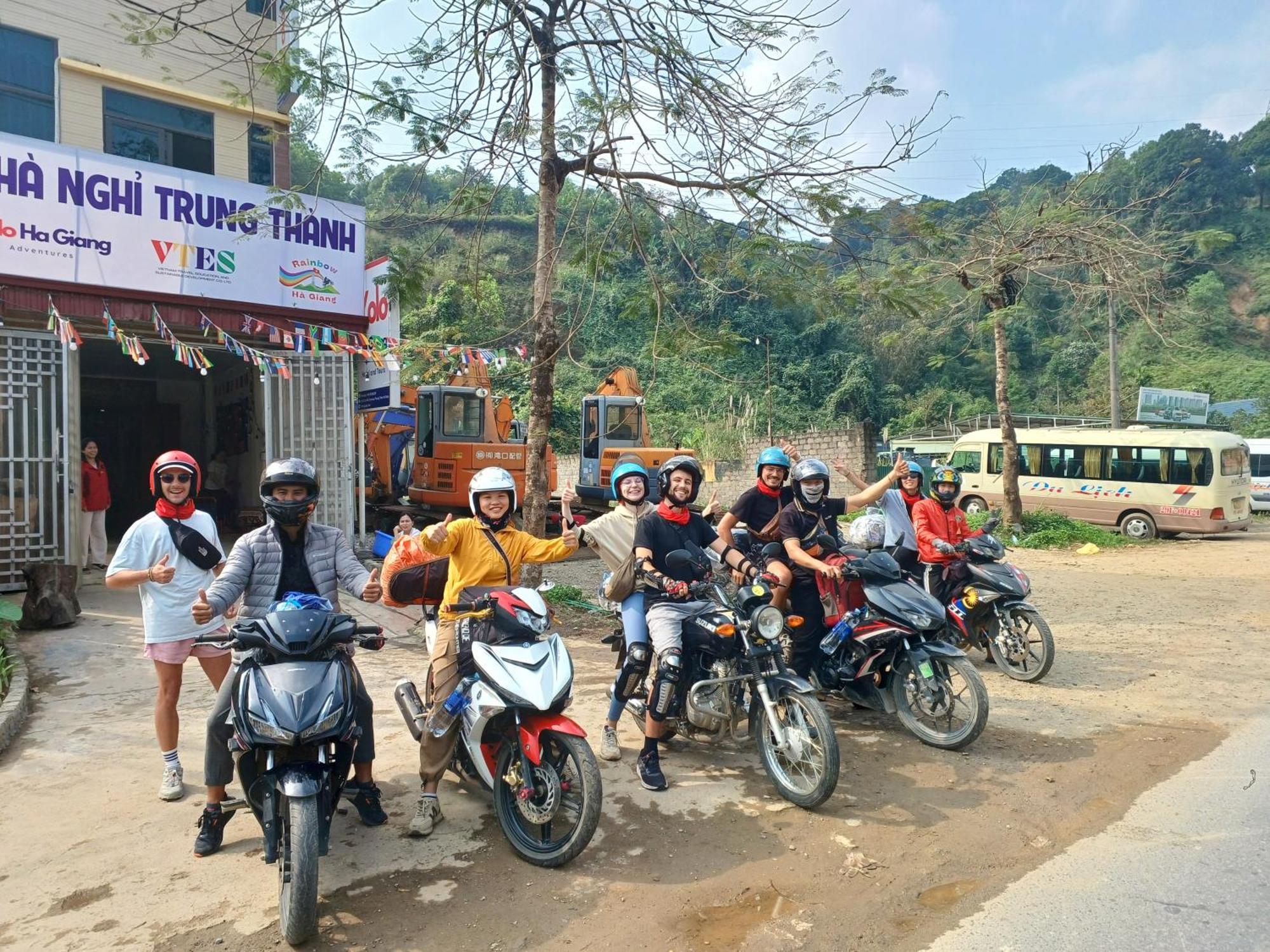 Yolo Ha Giang Adventures, Motorbike And Loop Tours Hotell Eksteriør bilde