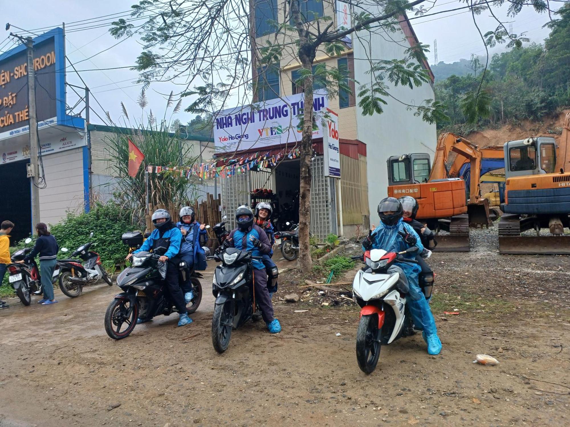 Yolo Ha Giang Adventures, Motorbike And Loop Tours Hotell Eksteriør bilde
