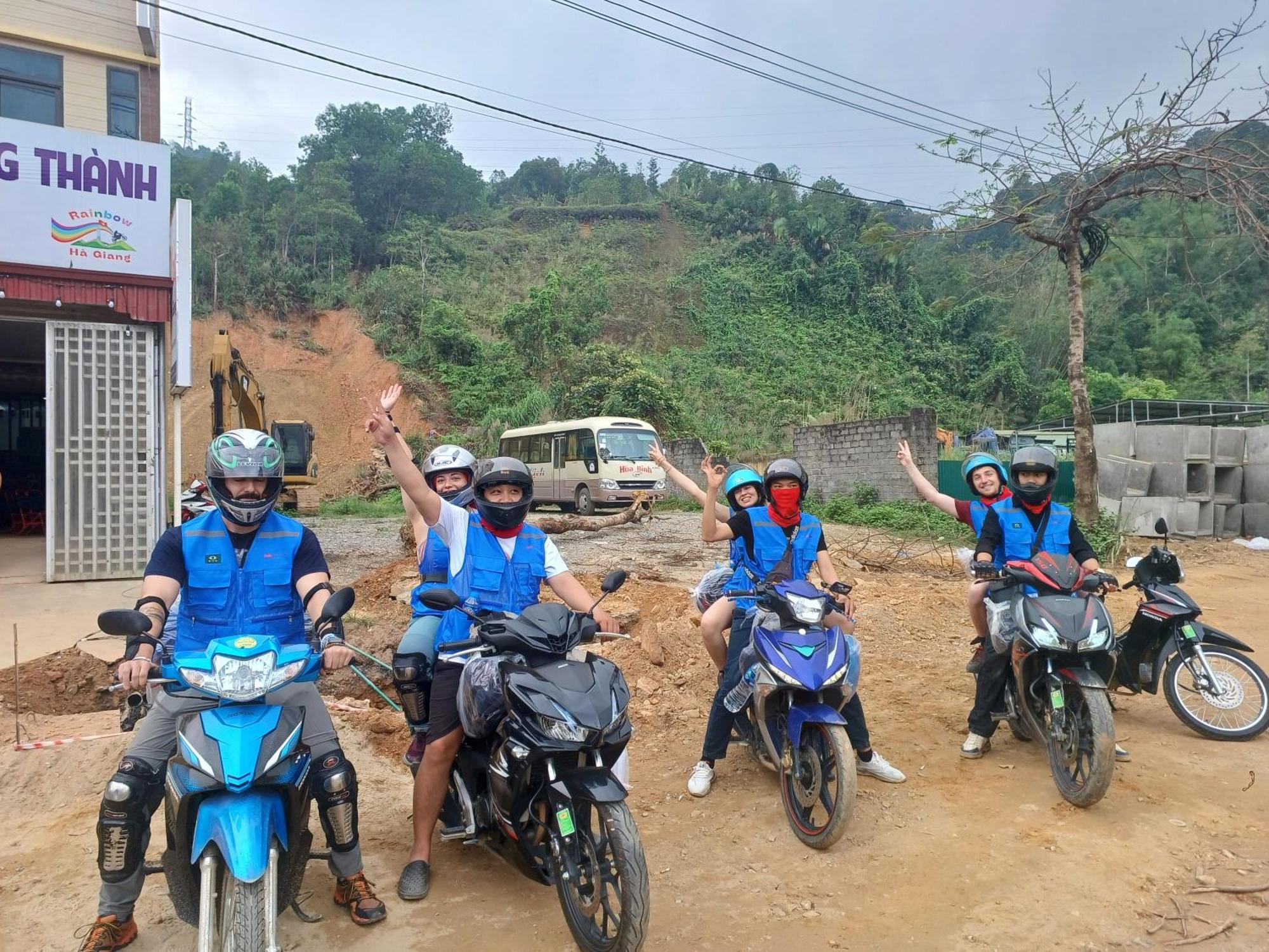 Yolo Ha Giang Adventures, Motorbike And Loop Tours Hotell Eksteriør bilde