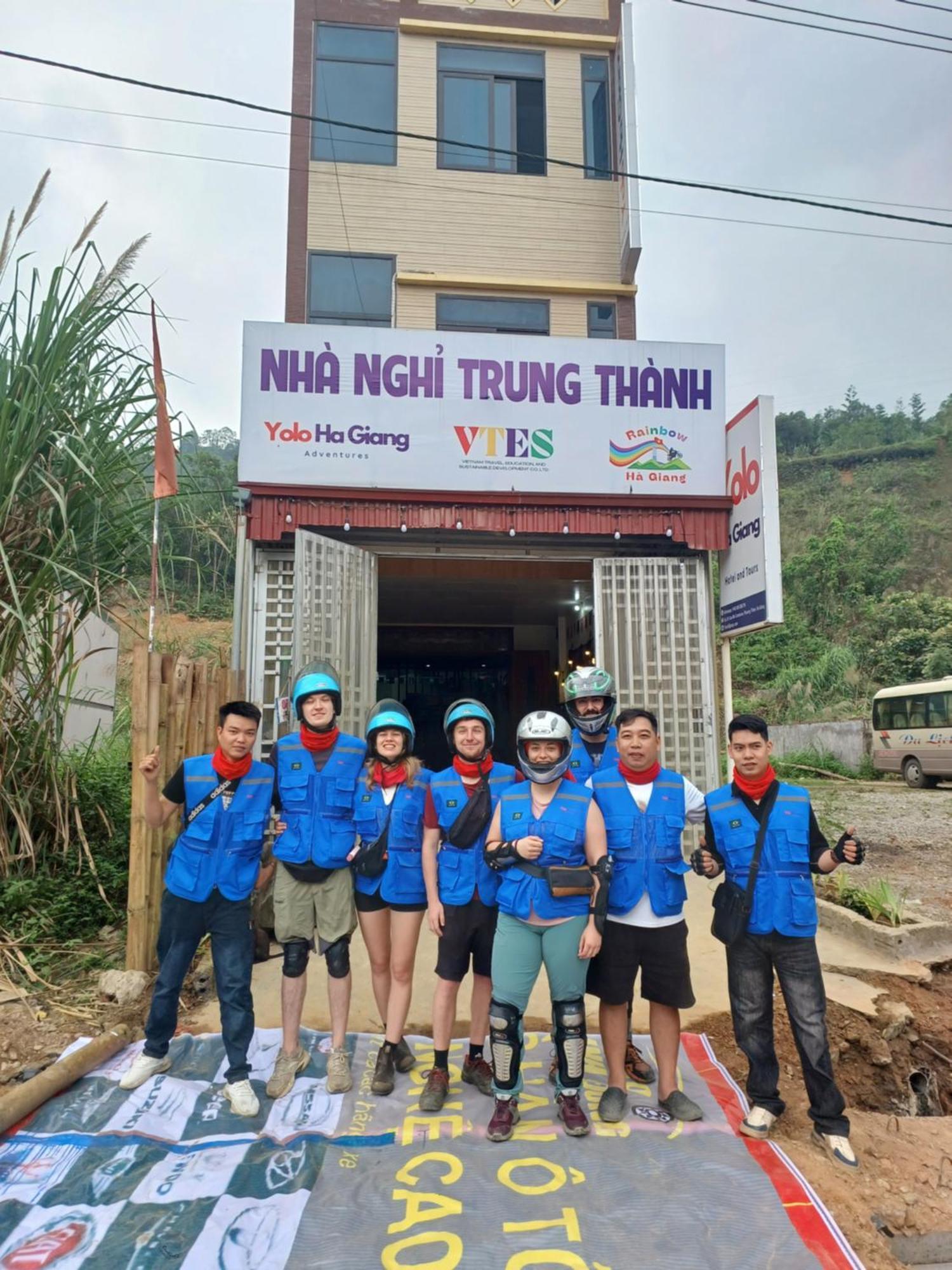 Yolo Ha Giang Adventures, Motorbike And Loop Tours Hotell Eksteriør bilde