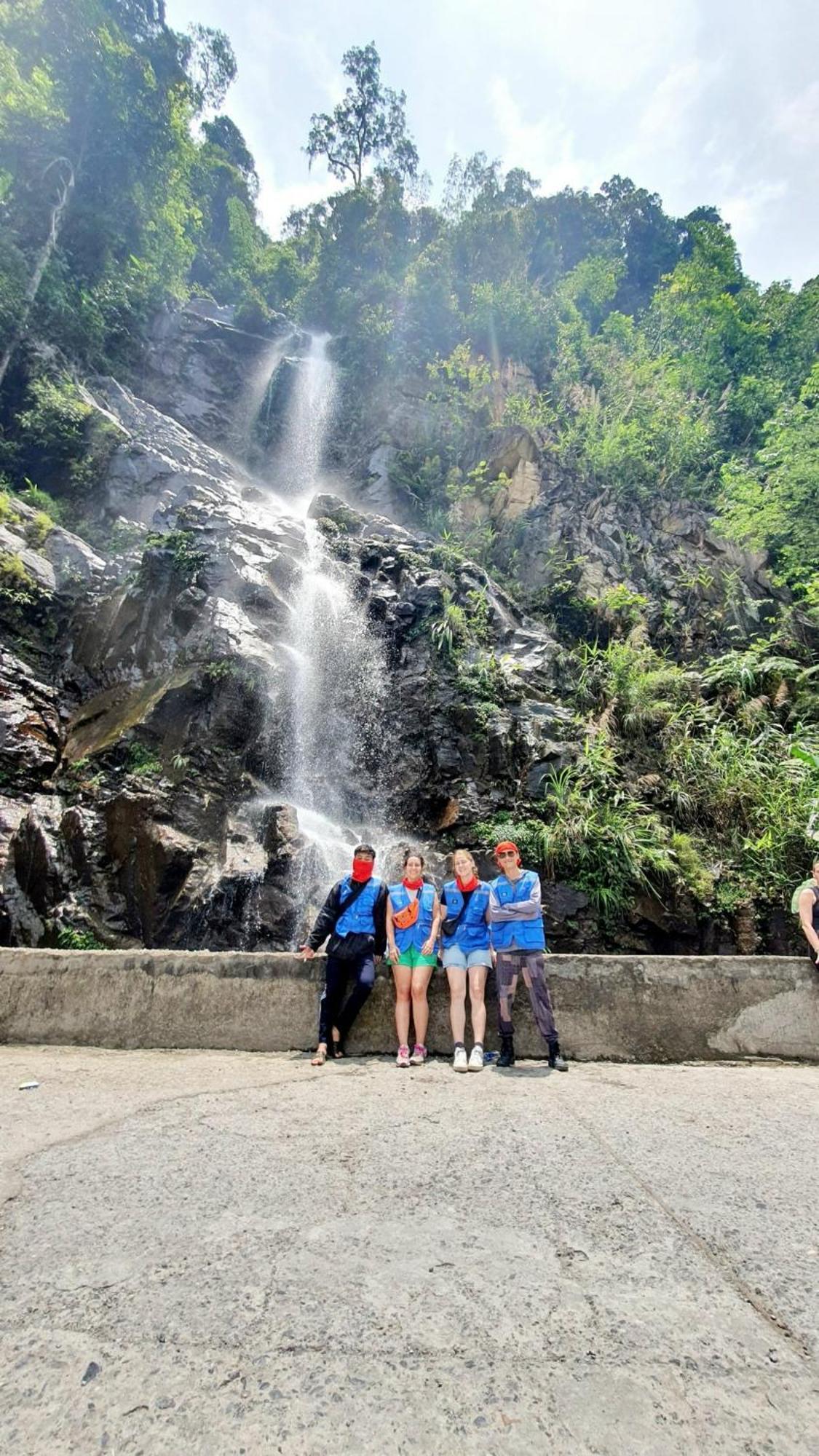 Yolo Ha Giang Adventures, Motorbike And Loop Tours Hotell Eksteriør bilde