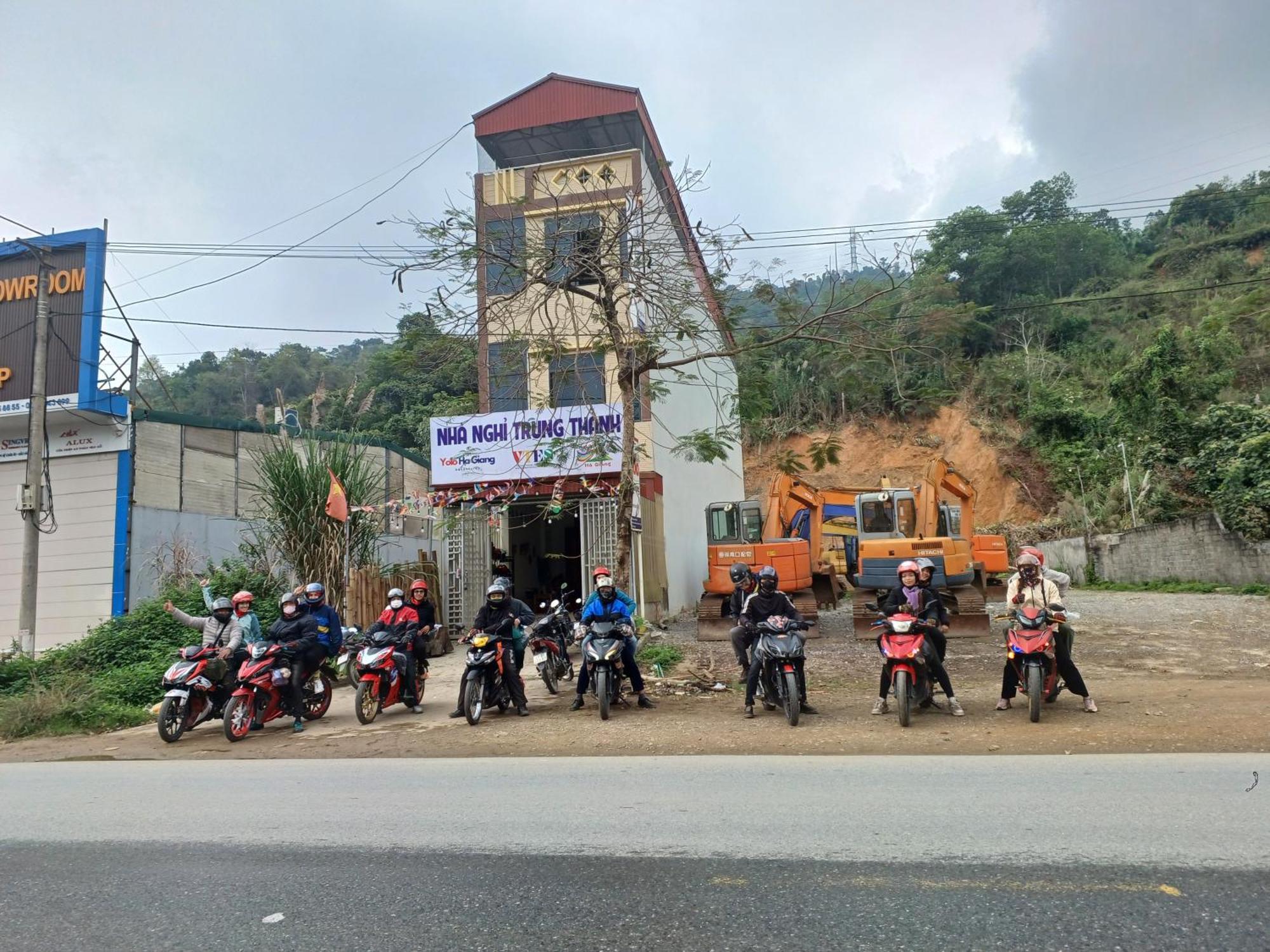 Yolo Ha Giang Adventures, Motorbike And Loop Tours Hotell Eksteriør bilde