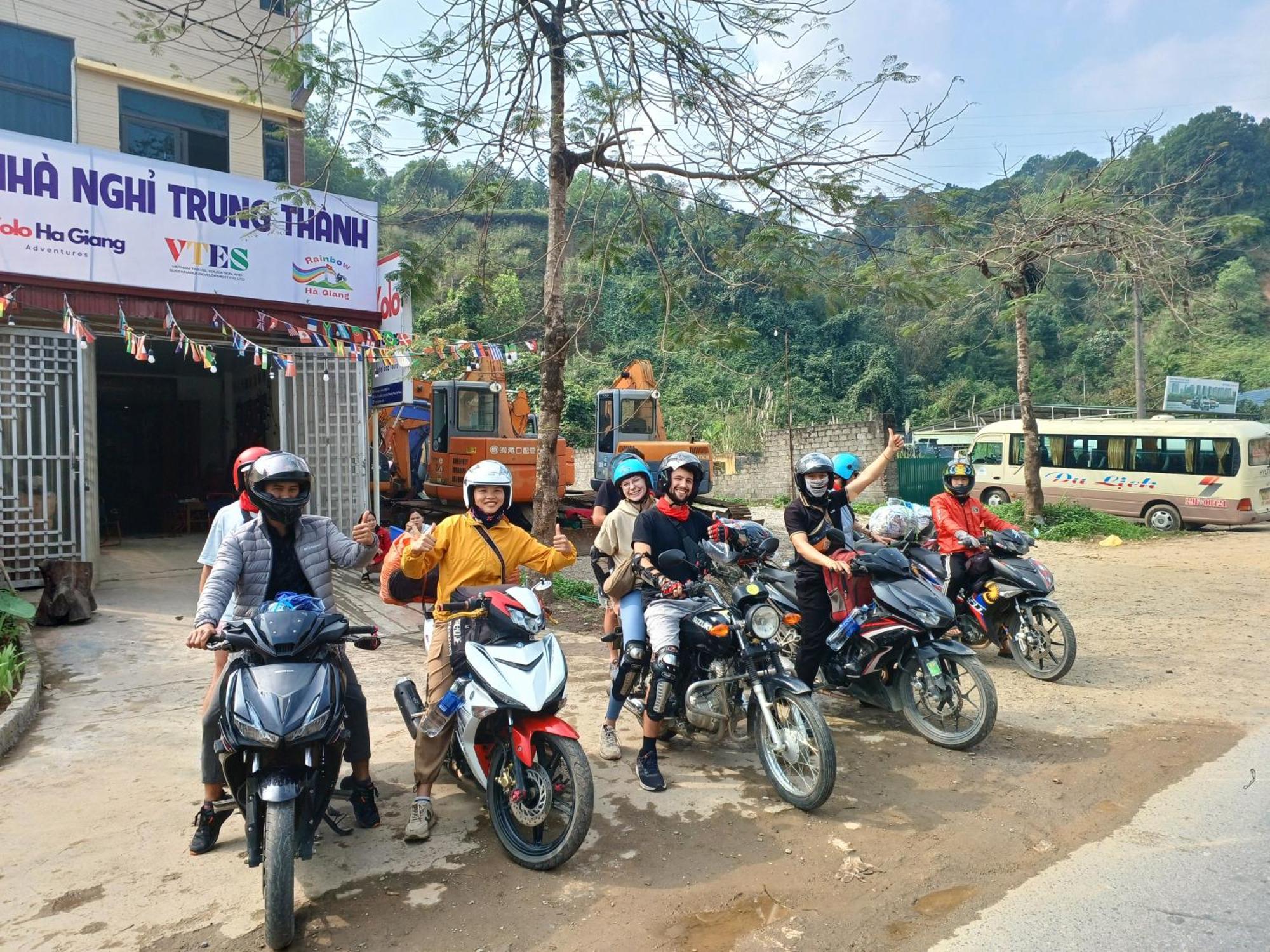 Yolo Ha Giang Adventures, Motorbike And Loop Tours Hotell Eksteriør bilde