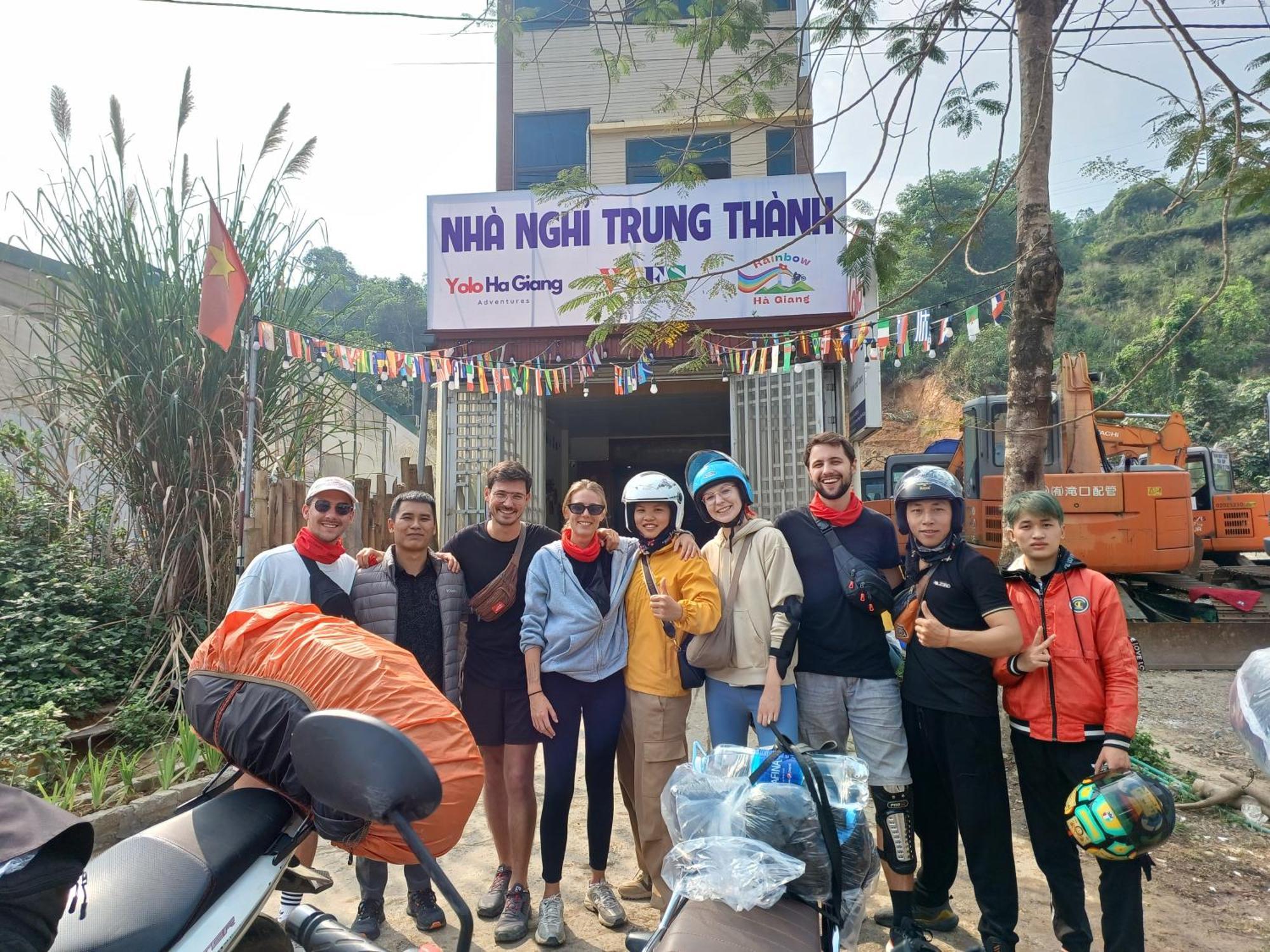 Yolo Ha Giang Adventures, Motorbike And Loop Tours Hotell Eksteriør bilde
