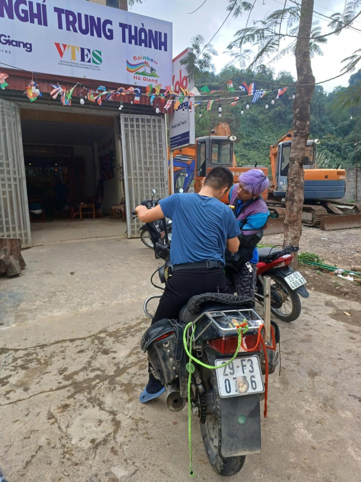 Yolo Ha Giang Adventures, Motorbike And Loop Tours Hotell Eksteriør bilde