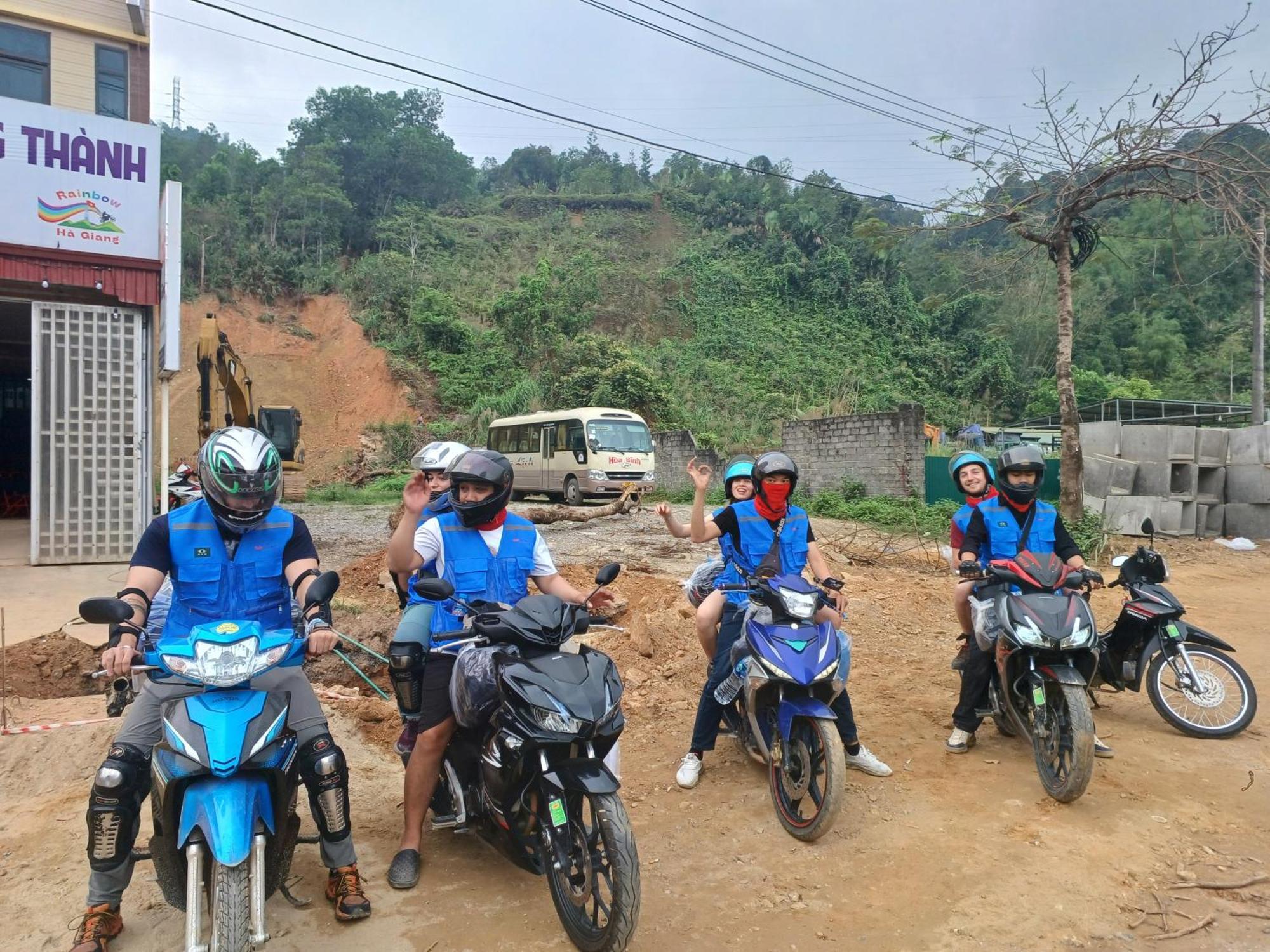 Yolo Ha Giang Adventures, Motorbike And Loop Tours Hotell Eksteriør bilde