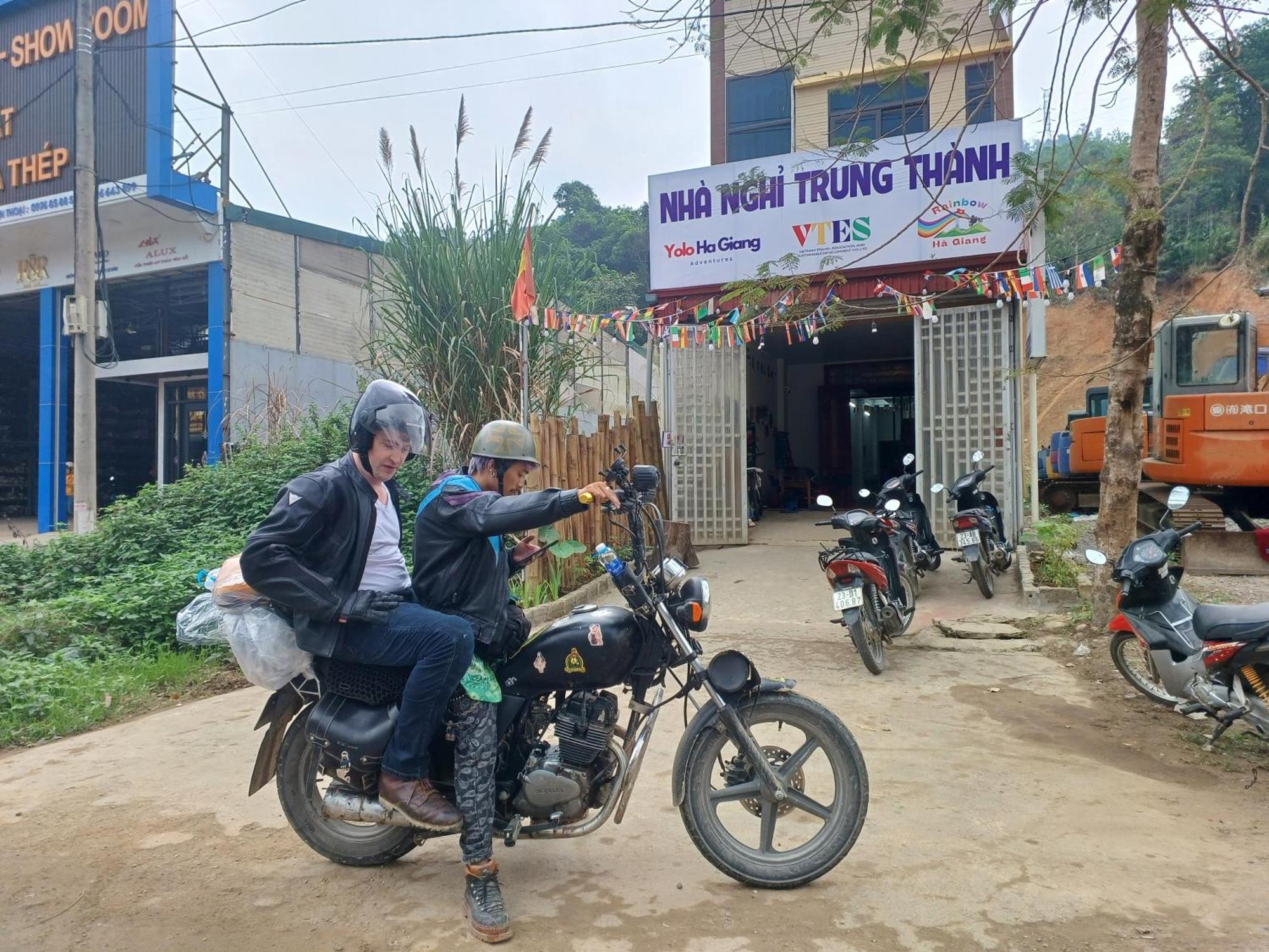 Yolo Ha Giang Adventures, Motorbike And Loop Tours Hotell Eksteriør bilde