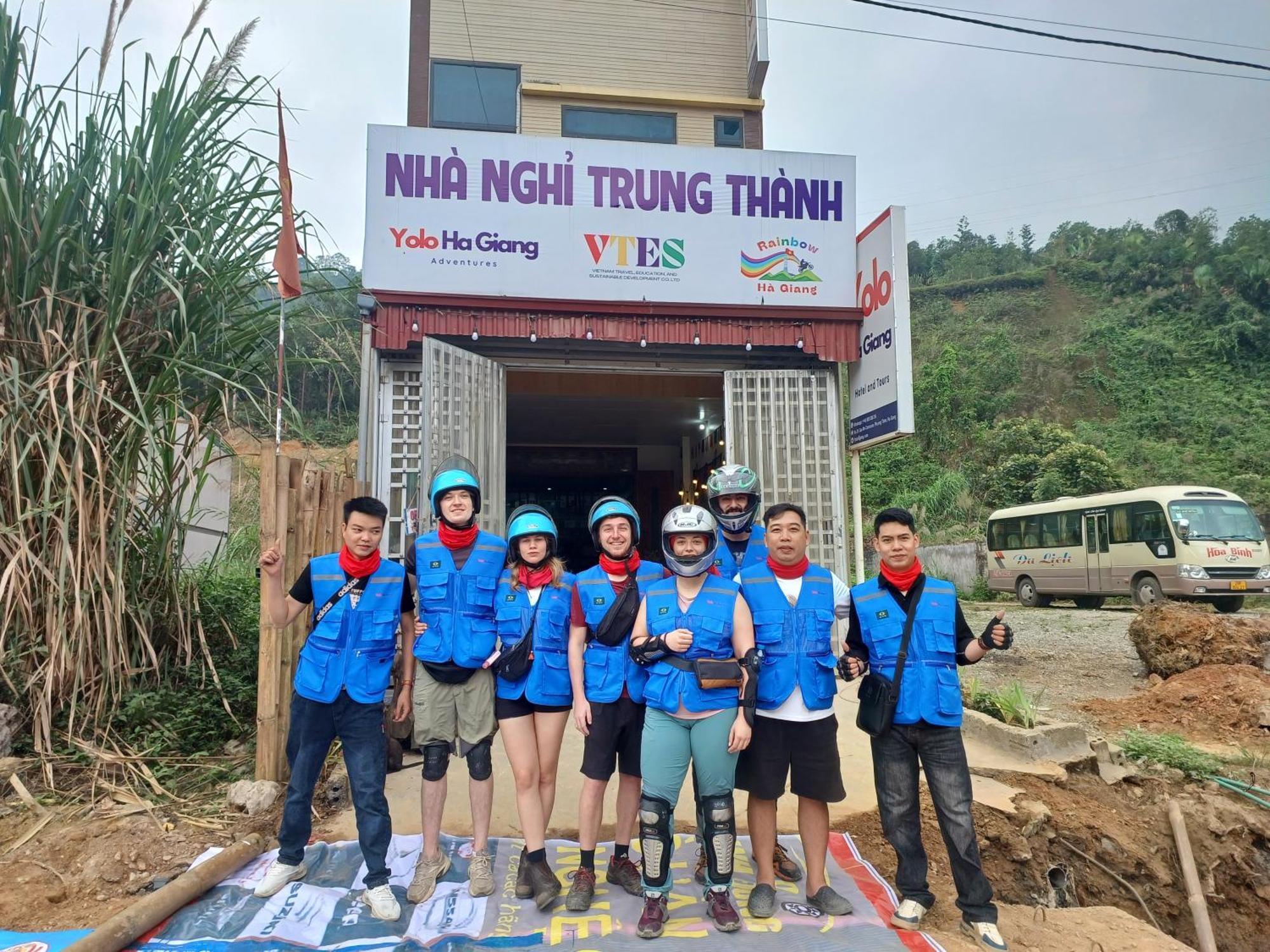 Yolo Ha Giang Adventures, Motorbike And Loop Tours Hotell Eksteriør bilde