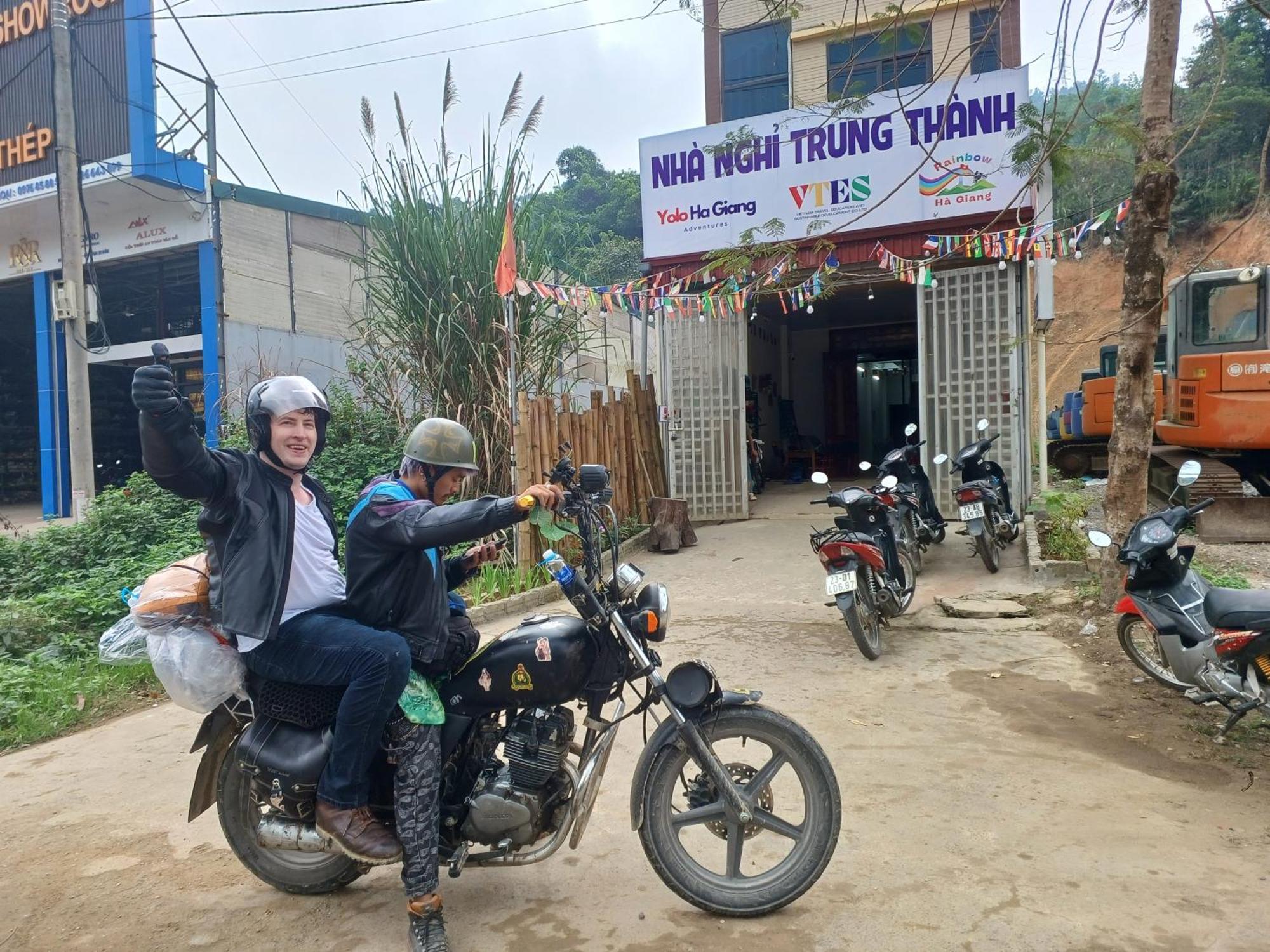 Yolo Ha Giang Adventures, Motorbike And Loop Tours Hotell Eksteriør bilde