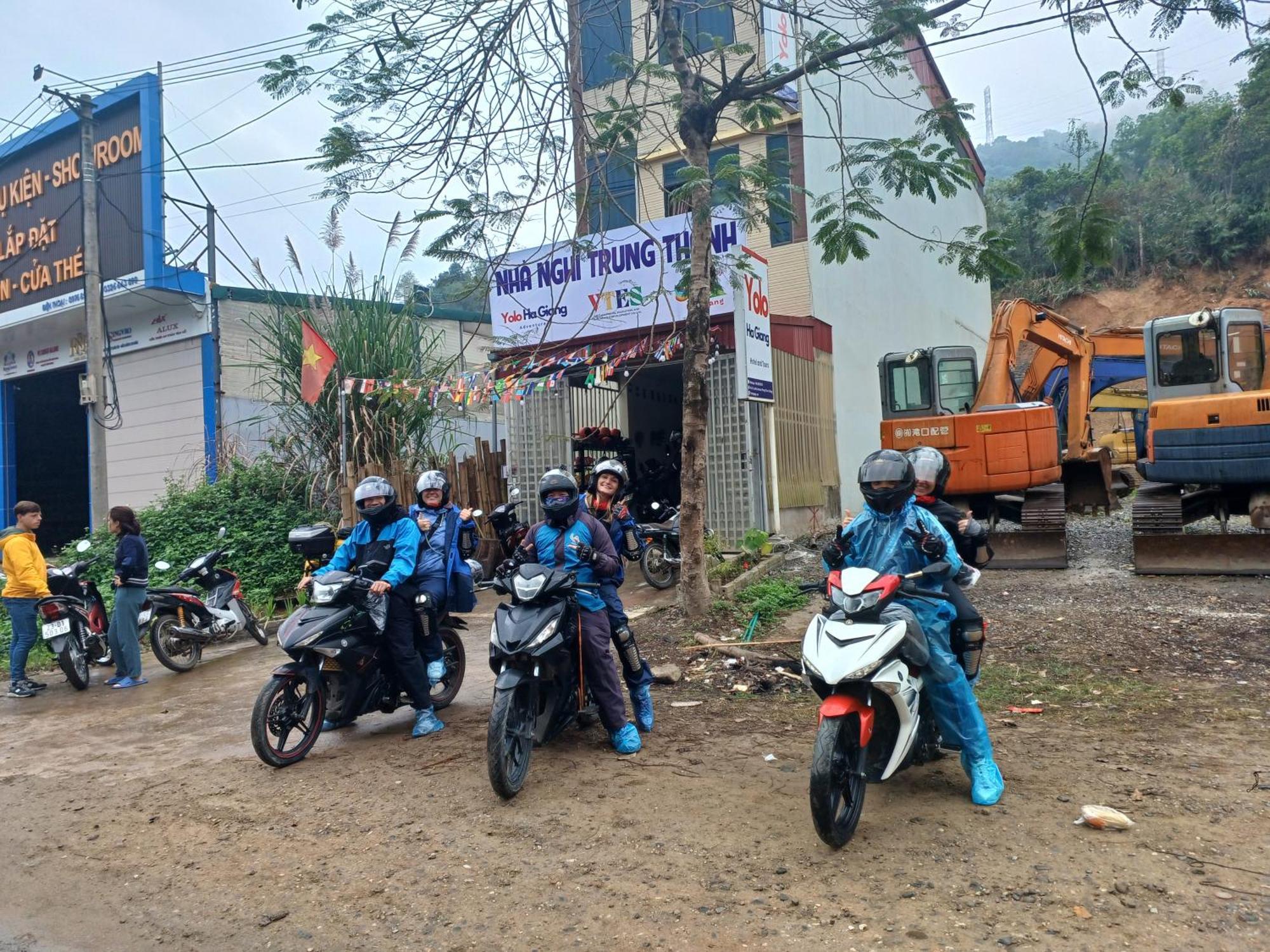 Yolo Ha Giang Adventures, Motorbike And Loop Tours Hotell Eksteriør bilde
